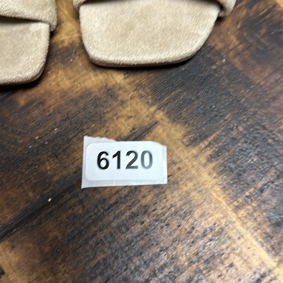 Universal thread sandals mule heels 5-1/2 taupe brown cuss cross 2-1/2 heel nwot - Picture 3 of 5